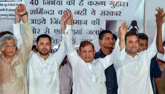 जंतर-मंतर पर विपक्ष को एकजुट कर तेजस्वी यादव ने नीतीश कुमार को दिखाया अपना कद जंतर-मंतर पर विपक्ष को एकजुट कर तेजस्वी यादव ने नीतीश कुमार को दिखाया अपना कद