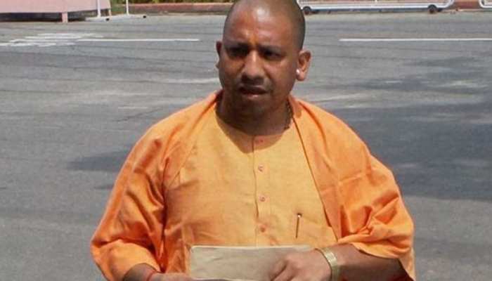 देवरिया बालिका गृह मामला : हटाए गए डीएम, CM योगी ने भेजा दो सदस्यीय जांच दल देवरिया बालिका गृह मामला : हटाए गए डीएम, CM योगी ने भेजा दो सदस्यीय जांच दल