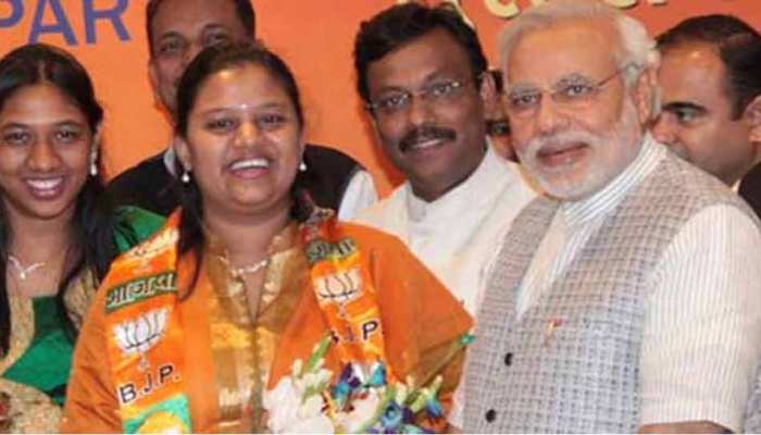 हिना गावित की कार पर हमला, संसद में बोलीं- SC/ST कानून के तहत दर्ज हो केस हिना गावित की कार पर हमला, संसद में बोलीं- SC/ST कानून के तहत दर्ज हो केस