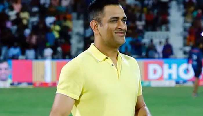VIDEO: महेंद्र सिंह धोनी ने फैन्स से किया यह खास वादा, कहा- IPL से पहले निभाऊंगा VIDEO: महेंद्र सिंह धोनी ने फैन्स से किया यह खास वादा, कहा- IPL से पहले निभाऊंगा