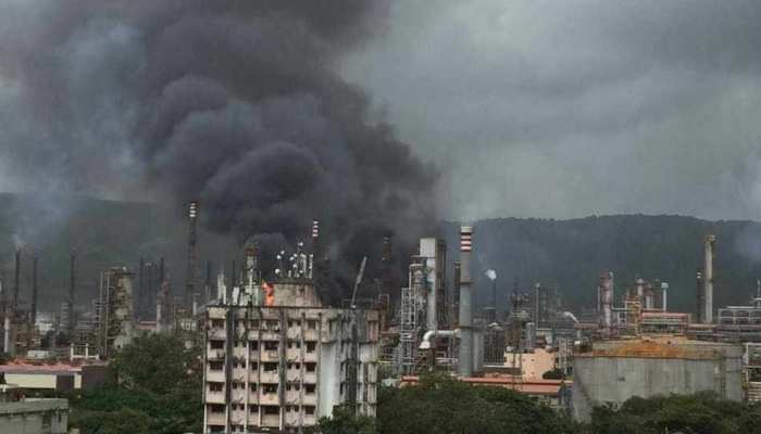 मुंबई के चेंबूर में BPCL प्लांट में तेज धमाके के बाद लगी आग, 21 लोग घायल मुंबई के चेंबूर में BPCL प्लांट में तेज धमाके के बाद लगी आग, 21 लोग घायल