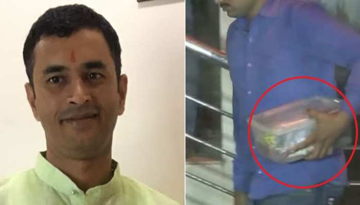 मुंबई: सनातन संस्था के पदाधिकारी के घर ATS का छापा, भारी मात्रा में विस्फोटक बरामद मुंबई: सनातन संस्था के पदाधिकारी के घर ATS का छापा, भारी मात्रा में विस्फोटक बरामद
