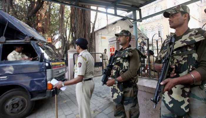 महाराष्ट्र: कई शहरों में एटीएस की छापेमारी, मुंबई के बाद पुणे से एक संदिग्ध गिरफ्तार महाराष्ट्र: कई शहरों में एटीएस की छापेमारी, मुंबई के बाद पुणे से एक संदिग्ध गिरफ्तार