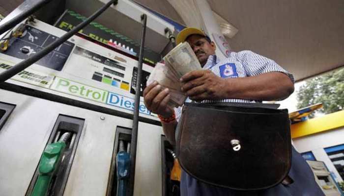 PM ने सुझाया पेट्रोल सस्ता करने का तरीका! नहीं खरीदना पड़ेगा ज्यादा Crude PM ने सुझाया पेट्रोल सस्ता करने का तरीका! नहीं खरीदना पड़ेगा ज्यादा Crude