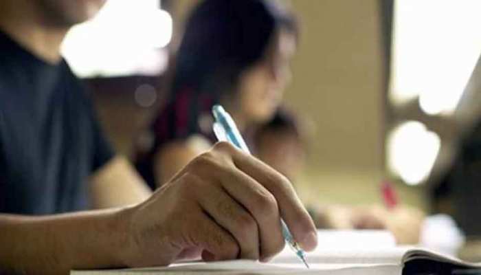 साल में दो बार NEET एग्जाम कराने पर पुनर्विचार सकती है सरकार, स्वास्थ्य मंत्रालय ने जताई थी चिंता साल में दो बार NEET एग्जाम कराने पर पुनर्विचार सकती है सरकार, स्वास्थ्य मंत्रालय ने जताई थी चिंता