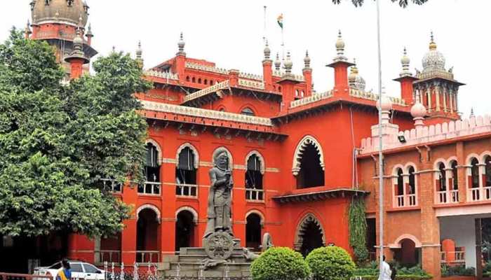 CBSE स्कूलों में बच्चों को नहीं मिलेगा होमवर्क, हाईकोर्ट ने कहा- सख्ती से लागू हो आदेश CBSE स्कूलों में बच्चों को नहीं मिलेगा होमवर्क, हाईकोर्ट ने कहा- सख्ती से लागू हो आदेश