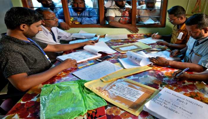 असम NRC : दावों के लिए फॉर्म मिलने में देरी से लोग नाखुश असम NRC : दावों के लिए फॉर्म मिलने में देरी से लोग नाखुश