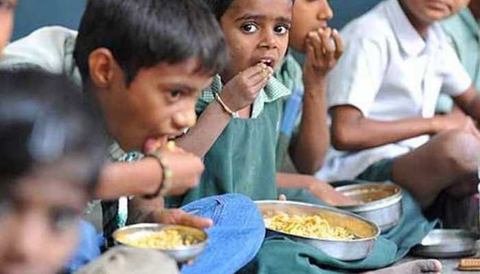 मिड-डे मील खाने से इस साल 38 बच्चे हुए बीमार, मानदंडों के पालन पर जोर मिड-डे मील खाने से इस साल 38 बच्चे हुए बीमार, मानदंडों के पालन पर जोर