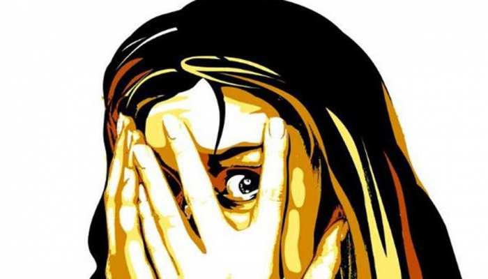 केरल: चर्च में महिला से यौन शोषण मामले में दो और पादरियों ने किया आत्मसमर्पण केरल: चर्च में महिला से यौन शोषण मामले में दो और पादरियों ने किया आत्मसमर्पण