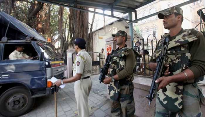 महाराष्ट्र: एटीएस के हत्थे चढ़ा एक और संदिग्ध, पूछताछ के लिए लाया गया मुंबई महाराष्ट्र: एटीएस के हत्थे चढ़ा एक और संदिग्ध, पूछताछ के लिए लाया गया मुंबई