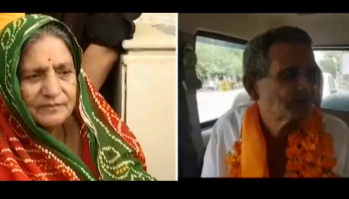 36 साल बाद घर लौटे गजानंद, मखनी देवी ने माला पहना कर किया स्वागत 36 साल बाद घर लौटे गजानंद, मखनी देवी ने माला पहना कर किया स्वागत