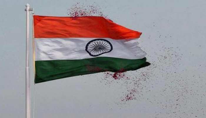 असम क्लब ने 3.5 किमी लंबे राष्ट्रीय ध्वज के साथ रैली निकाली असम क्लब ने 3.5 किमी लंबे राष्ट्रीय ध्वज के साथ रैली निकाली