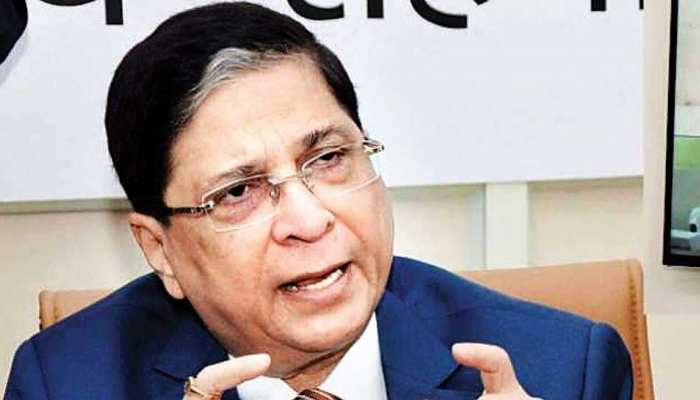 CJI दीपक मिश्रा ने कहा, 'आलोचना करना आसान लेकिन किसी संस्थान को बदलना मुश्किल' CJI दीपक मिश्रा ने कहा, 'आलोचना करना आसान लेकिन किसी संस्थान को बदलना मुश्किल'