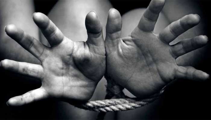 मुंबई के गिरोह ने अमेरिकी माफिया को बेचे 300 बच्चे, एक की कीमत लगाई 45 लाख रु मुंबई के गिरोह ने अमेरिकी माफिया को बेचे 300 बच्चे, एक की कीमत लगाई 45 लाख रु