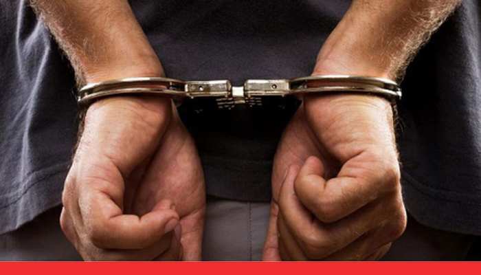 एनआरसी को अद्यतन करने के काम में लगे सरकारी शिक्षक को पुलिस ने किया गिरफ्तार एनआरसी को अद्यतन करने के काम में लगे सरकारी शिक्षक को पुलिस ने किया गिरफ्तार