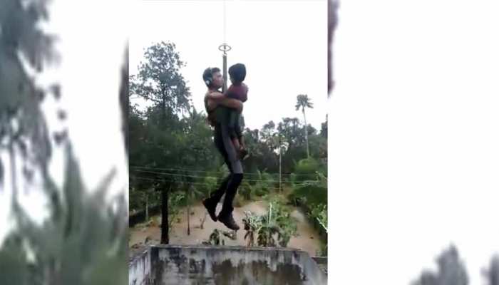 VIDEO : केरल की बाढ़ में फंसे बच्चे को इंडियन नेवी ने ऐसे किया रेस्क्यू VIDEO : केरल की बाढ़ में फंसे बच्चे को इंडियन नेवी ने ऐसे किया रेस्क्यू