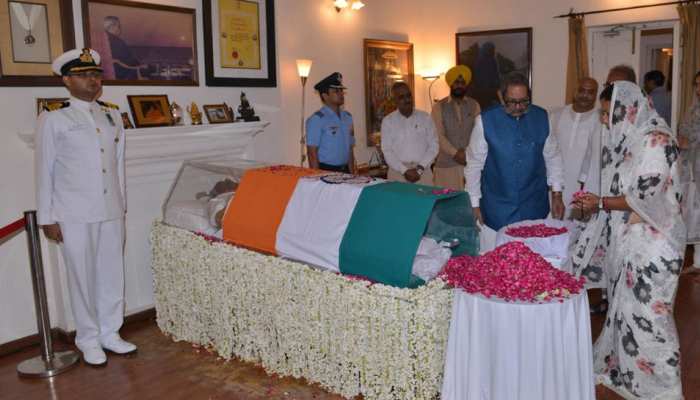 सीएम वसुंधरा राजे ने दी अटल बिहारी वाजपेयी को श्रद्धांजलि सीएम वसुंधरा राजे ने दी अटल बिहारी वाजपेयी को श्रद्धांजलि