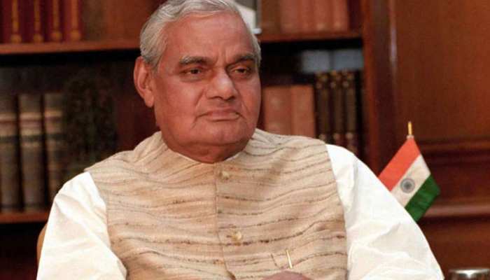 वाजपेयी के निधन पर सहवाग ने दी श्रद्धांजलि, ‘कौन है जो अटल रह पाया है जिंदगी भर’ वाजपेयी के निधन पर सहवाग ने दी श्रद्धांजलि, ‘कौन है जो अटल रह पाया है जिंदगी भर’