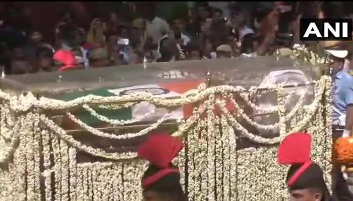 The mortal remains of former Prime Minister Atal Bihari Vajpayee are being taken to BJP Headquarters India The mortal remains of former Prime Minister Atal Bihari Vajpayee are being taken to BJP Headquarters India