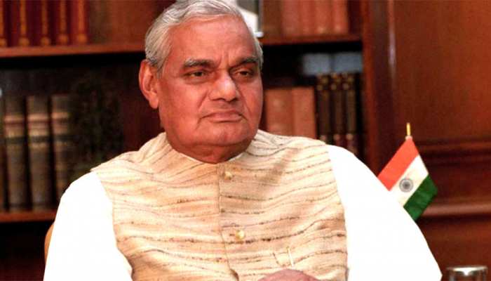अटल बिहारी वाजपेयी के निधन पर पश्चिम बंगाल सरकार ने आधे दिन की छुट्टी की घोषित अटल बिहारी वाजपेयी के निधन पर पश्चिम बंगाल सरकार ने आधे दिन की छुट्टी की घोषित