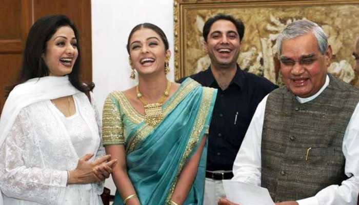 जब अटल बिहारी वाजपेयी को उनके घर जाकर दिया गया था 'बेस्ट लिरिक्स' का स्क्रीन अवॉर्ड जब अटल बिहारी वाजपेयी को उनके घर जाकर दिया गया था 'बेस्ट लिरिक्स' का स्क्रीन अवॉर्ड