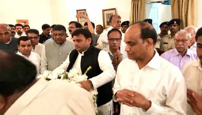 अटल बिहारी वाजपेयी को अखिलेश ने किया नमन, ट्वीट कर साझा की ये तस्वीरें अटल बिहारी वाजपेयी को अखिलेश ने किया नमन, ट्वीट कर साझा की ये तस्वीरें