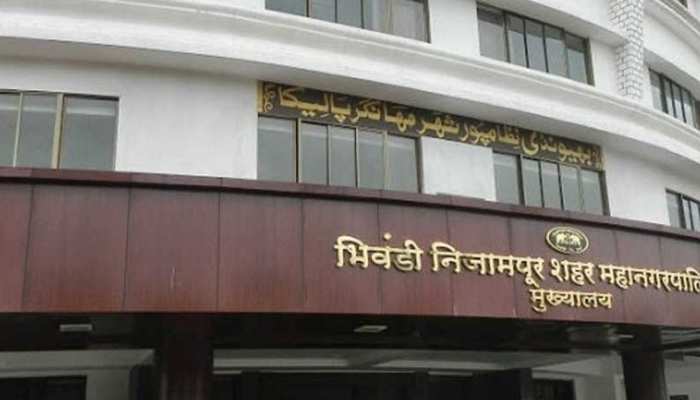 महाराष्ट्र में बाबू को सीधे बनाया कमिश्नर, दागियों को भी दे दिया प्रमोशन महाराष्ट्र में बाबू को सीधे बनाया कमिश्नर, दागियों को भी दे दिया प्रमोशन