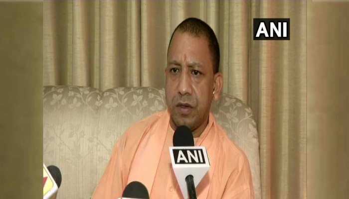 केरल बाढ़ पीड़ितों के लिए सीएम योगी ने 15 करोड़ का किया ऐलान, एकजुट हुई केंद्र और राज्य सरकारें केरल बाढ़ पीड़ितों के लिए सीएम योगी ने 15 करोड़ का किया ऐलान, एकजुट हुई केंद्र और राज्य सरकारें