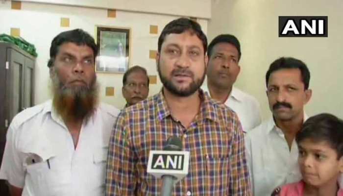 AIMIM नेता बोले, 'मतीन को बीजेपी पार्षदों से शिवसेना वालों ने बचाया, कहीं यह साजिश तो नहीं' AIMIM नेता बोले, 'मतीन को बीजेपी पार्षदों से शिवसेना वालों ने बचाया, कहीं यह साजिश तो नहीं'