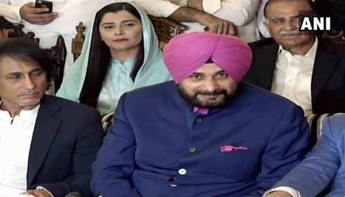 पाकिस्तान के सेनाध्यक्ष बाजवा ने मुझे गले लगाया और कहा, हम शांति चाहते हैं: नवजोत सिंह सिद्धू पाकिस्तान के सेनाध्यक्ष बाजवा ने मुझे गले लगाया और कहा, हम शांति चाहते हैं: नवजोत सिंह सिद्धू