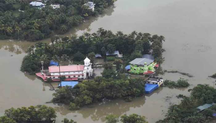 केरल में भारी बारिश के अनुमान ने सरकार की बढ़ाई चिंता, 11 जिलों में रेड अलर्ट जारी केरल में भारी बारिश के अनुमान ने सरकार की बढ़ाई चिंता, 11 जिलों में रेड अलर्ट जारी