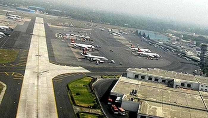 केरल आपदा: राहत कार्यों के लिए सोमवार से शुरू होगा कोच्चि नौसैनिक हवाई पट्टी का प्रयोग केरल आपदा: राहत कार्यों के लिए सोमवार से शुरू होगा कोच्चि नौसैनिक हवाई पट्टी का प्रयोग