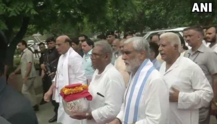 आज हरिद्वार में विसर्जित की जाएंगी अटल जी की अस्थियां, राजनाथ समेत बड़े नेता रहेंगे मौजूद आज हरिद्वार में विसर्जित की जाएंगी अटल जी की अस्थियां, राजनाथ समेत बड़े नेता रहेंगे मौजूद