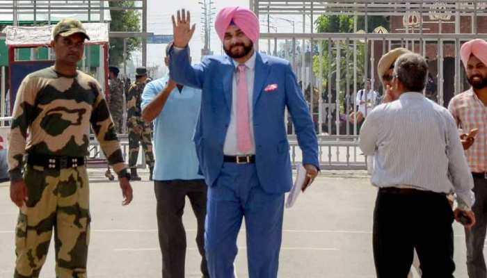 पाकिस्तान से लौटकर बोले सिद्धू- 'पूरी उम्र जो नहीं मिला वह 2 दिन में मिला है' पाकिस्तान से लौटकर बोले सिद्धू- 'पूरी उम्र जो नहीं मिला वह 2 दिन में मिला है'