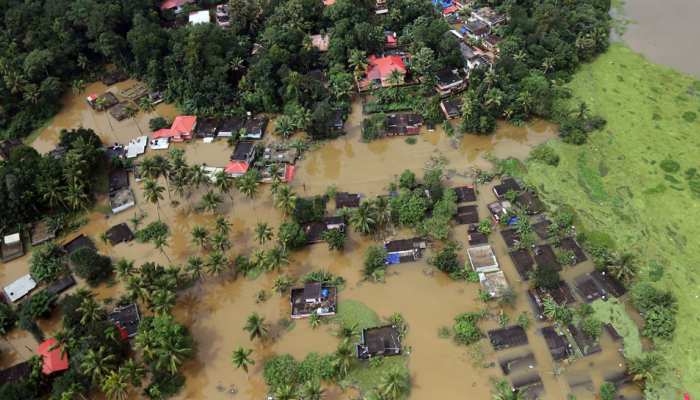 केरल के बाढ़ग्रस्त इलाके में फंसे हैं 30 से अधिक मजदूर, सूची जारी केरल के बाढ़ग्रस्त इलाके में फंसे हैं 30 से अधिक मजदूर, सूची जारी