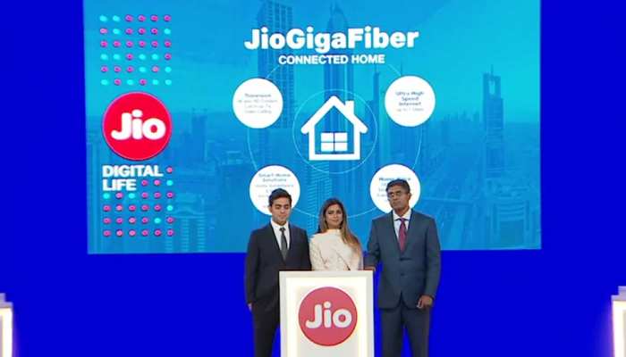 Jio GigaFiber का जबरदस्त ऑफर, 3 महीने तक फ्री होगी सर्विस, मिलेगा 1.1TB डाटा Jio GigaFiber का जबरदस्त ऑफर, 3 महीने तक फ्री होगी सर्विस, मिलेगा 1.1TB डाटा