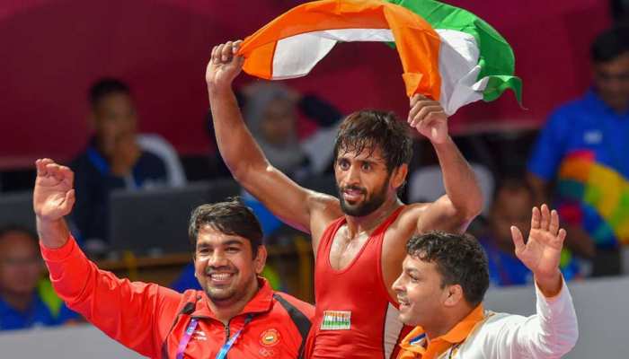 Asian Games 2018 में पहला गोल्ड जीतने पर गुरु योगेश्वर दत्त ने चेले को इस तरह दी बधाई Asian Games 2018 में पहला गोल्ड जीतने पर गुरु योगेश्वर दत्त ने चेले को इस तरह दी बधाई