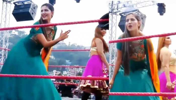 भोजपुरी फिल्मों में तहलका मचाने के बाद, WWE के रिंग में सपना चौधरी ने लगाए ऐसे ठुमके भोजपुरी फिल्मों में तहलका मचाने के बाद, WWE के रिंग में सपना चौधरी ने लगाए ऐसे ठुमके