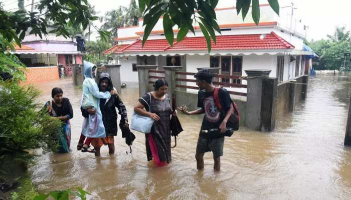 केरल : साइकिल के लिए बच्ची ने जमा किए थे 9 हजार, बाढ़ पीड़ितों की मदद के लिए दी दान केरल : साइकिल के लिए बच्ची ने जमा किए थे 9 हजार, बाढ़ पीड़ितों की मदद के लिए दी दान