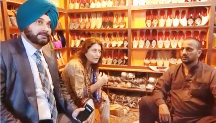 पाकिस्तान में सिद्धू ने की शॉपिंग, खरीदे इस्लामाबाद के ये खास जूते पाकिस्तान में सिद्धू ने की शॉपिंग, खरीदे इस्लामाबाद के ये खास जूते