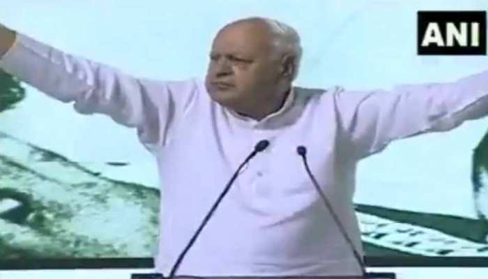 VIDEO : वाजपेयी को याद करते हुए फारुख अब्दुल्ला ने जोर जोर से लगाए भारत माता की जय के नारे VIDEO : वाजपेयी को याद करते हुए फारुख अब्दुल्ला ने जोर जोर से लगाए भारत माता की जय के नारे