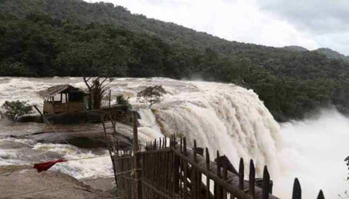 केरल में बारिश के धीमी होने से राहत, लेकिन पुनर्वास बना बड़ी चुनौती केरल में बारिश के धीमी होने से राहत, लेकिन पुनर्वास बना बड़ी चुनौती