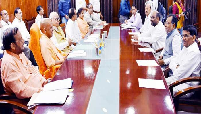 लखनऊ: सर्वदलीय बैठक में अटल को श्रद्धांजलि, पारित किया गया शोक प्रस्ताव लखनऊ: सर्वदलीय बैठक में अटल को श्रद्धांजलि, पारित किया गया शोक प्रस्ताव