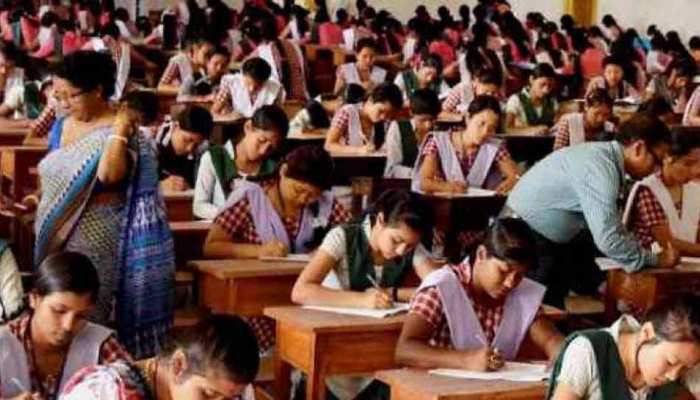 CBSE 10वीं और 12वीं की बोर्ड परीक्षा में करने जा रहा बड़ा बदलाव, रटने वाले स्टूडेंट्स की बढ़ेंगी मुश्किलें CBSE 10वीं और 12वीं की बोर्ड परीक्षा में करने जा रहा बड़ा बदलाव, रटने वाले स्टूडेंट्स की बढ़ेंगी मुश्किलें