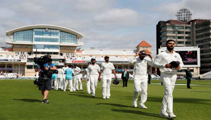 ICC टेस्ट रैंकिंग : स्टीव स्मिथ को पछाड़ फिर नंबर 1 बने विराट कोहली ICC टेस्ट रैंकिंग : स्टीव स्मिथ को पछाड़ फिर नंबर 1 बने विराट कोहली