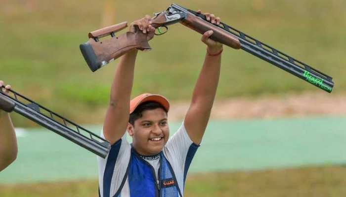 Asian Games 2018: 15 साल के शूटर शार्दुल 1 अंक से गोल्ड चूके, डबल ट्रैप में सिल्वर मेडल जीता Asian Games 2018: 15 साल के शूटर शार्दुल 1 अंक से गोल्ड चूके, डबल ट्रैप में सिल्वर मेडल जीता