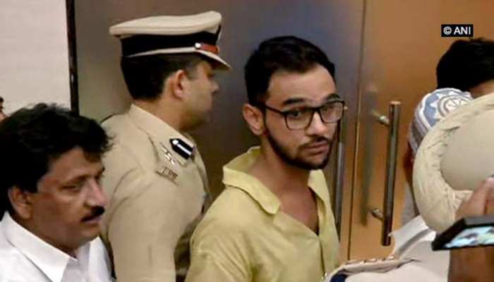 उमर खालिद फायरिंग मामला: पटियाला हाउस कोर्ट ने दोनों आरोपियों को 14 दिनों के लिए भेजा जेल उमर खालिद फायरिंग मामला: पटियाला हाउस कोर्ट ने दोनों आरोपियों को 14 दिनों के लिए भेजा जेल
