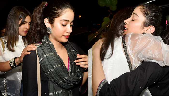 Photos: Priyanka Chopra showers love on Janhvi Kapoor on dinner outing Photos: Priyanka Chopra showers love on Janhvi Kapoor on dinner outing