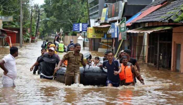 कोडगू में बाढ़ प्रभावित लोगों की मिलकर मदद कर रहे हैं RSS और मुस्लिम एनजीओ कोडगू में बाढ़ प्रभावित लोगों की मिलकर मदद कर रहे हैं RSS और मुस्लिम एनजीओ