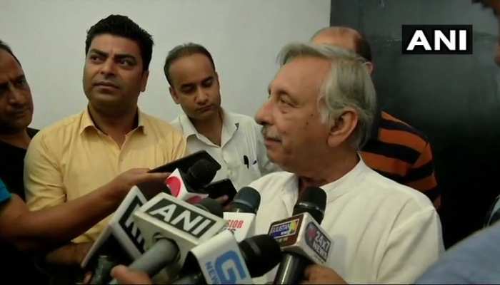 VIDEO : कश्मीर में मणिशंकर अय्यर बोले, 'आर्टिकल 35ए को खत्म नहीं करना चाहिए' VIDEO : कश्मीर में मणिशंकर अय्यर बोले, 'आर्टिकल 35ए को खत्म नहीं करना चाहिए'